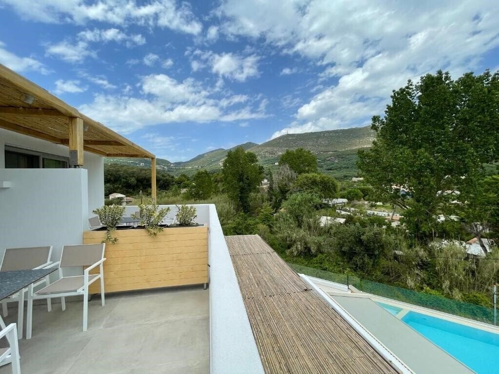 Апартаменти Alboro Seaside Suites 4*