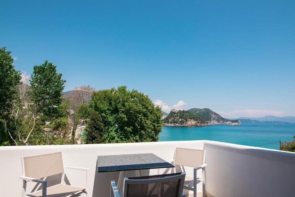 Панорама Alboro Seaside Suites 4*