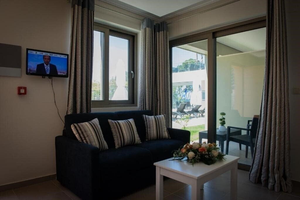 Панорама Mantinia Bay 4*