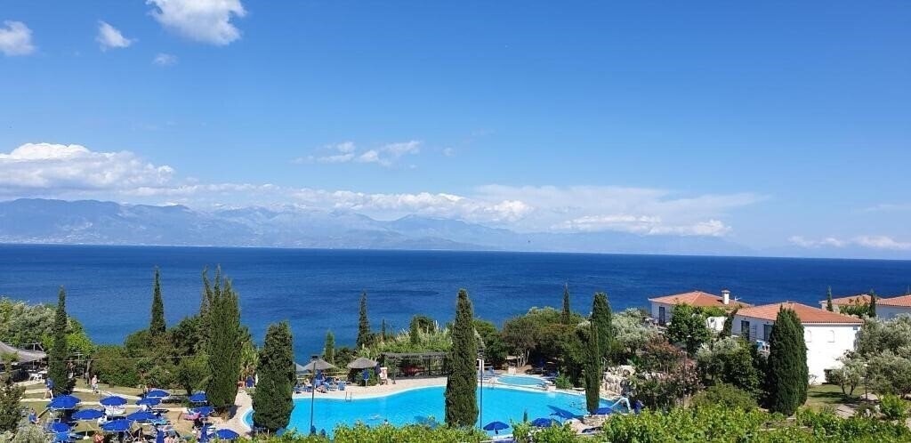 Апартаменты Sunrise Village Beach Hotel 4*
