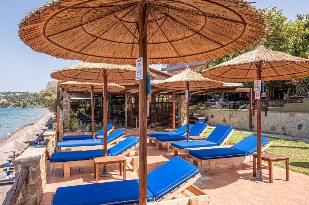 Апартаменти Castella Beach Hotel 2*