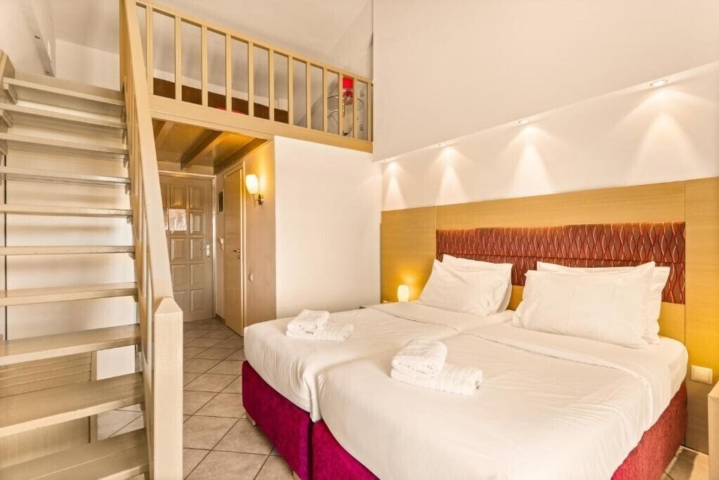 Апартаменти Kalogria Hotel 3*