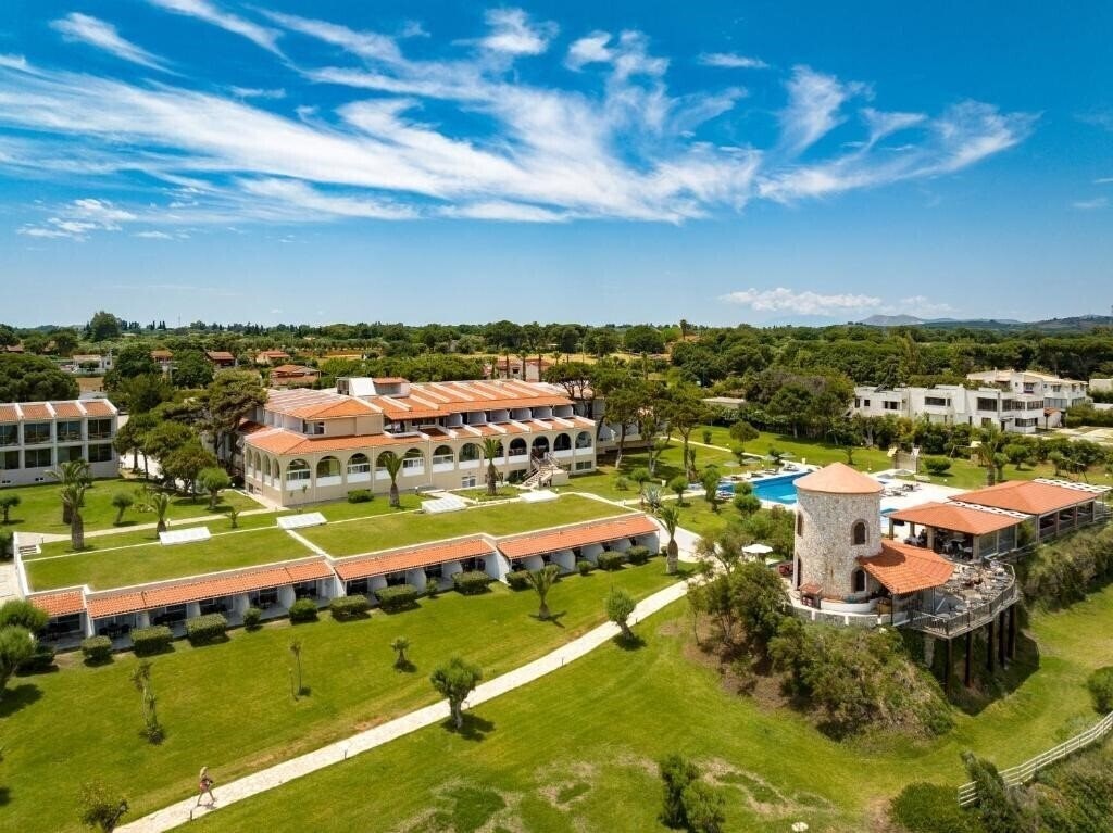 Территория Pavlina Beach Hotel 4*