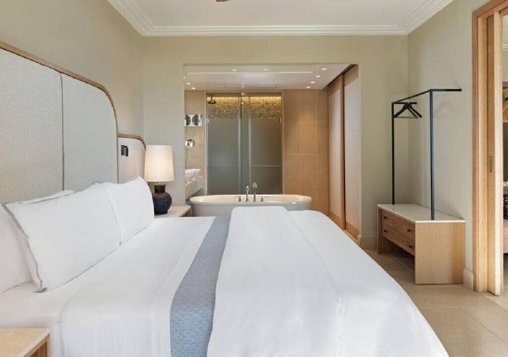 Территория The Westin Resort Сosta Navarino 5*