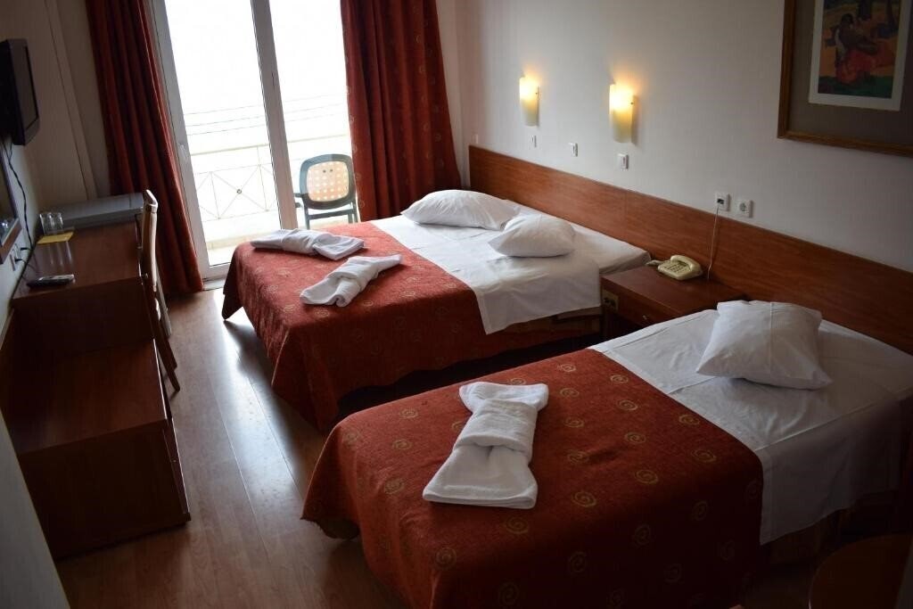 Територія Kiani Akti Hotel 2*