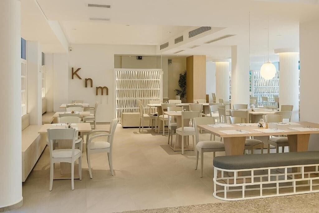 Изображение Flisvos Royal Hotel & Suites 4*