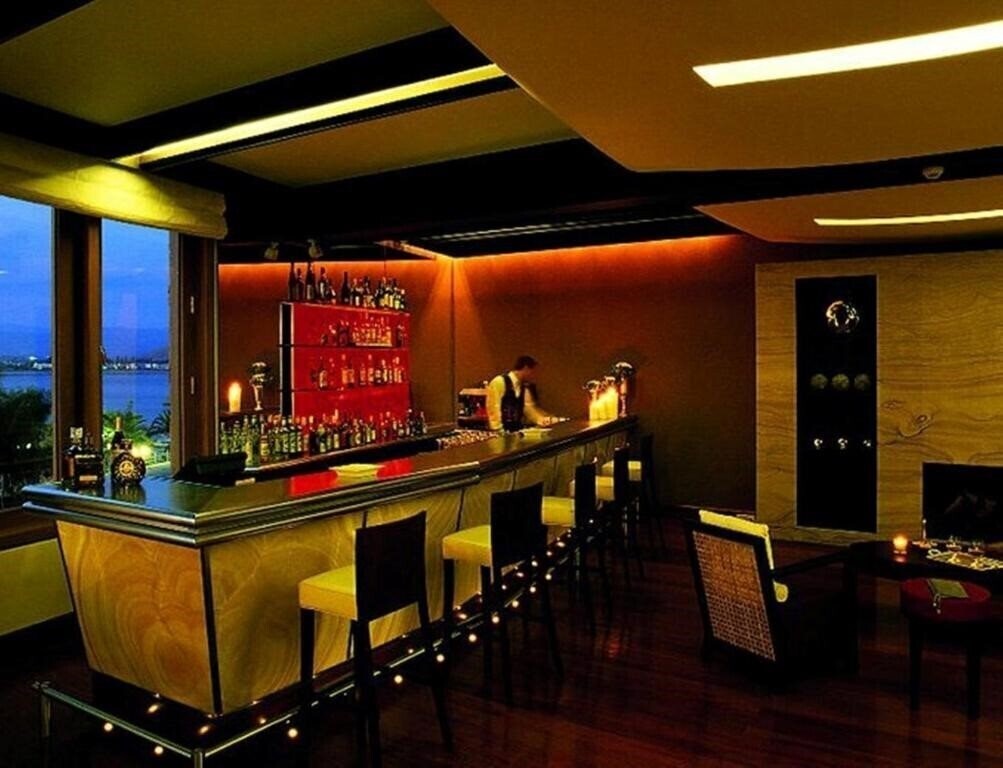 Апартаменти Amphitryon Hotel 5*