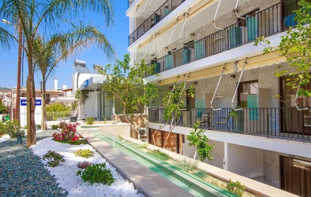 Панорама John & George Hotel 3*