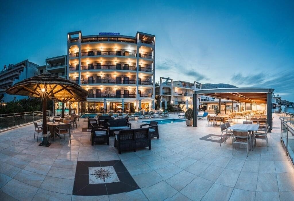 Готель John & George Hotel 3*