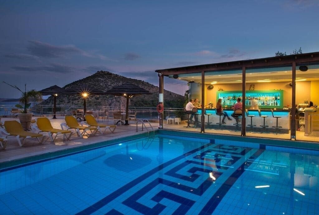 Фотографія John & George Hotel 3*