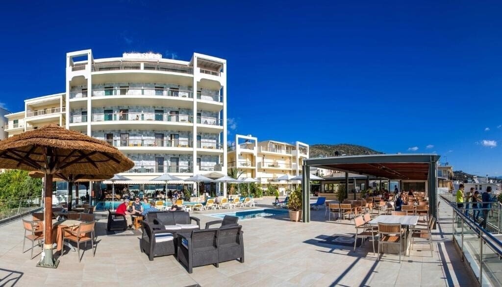 Вид John & George Hotel 3*