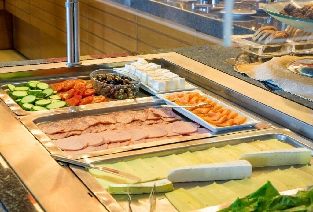 Апартаменти John & George Hotel 3*