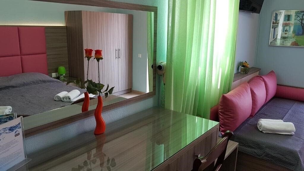Панорама White Rose Hotel 3*