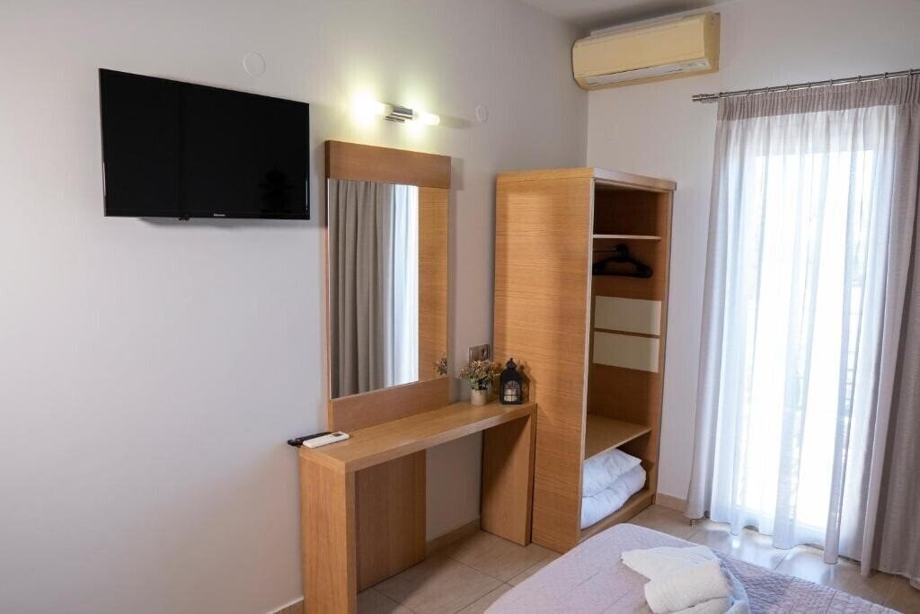 Территория Epavlis Eleftheriadi Hotel 4*