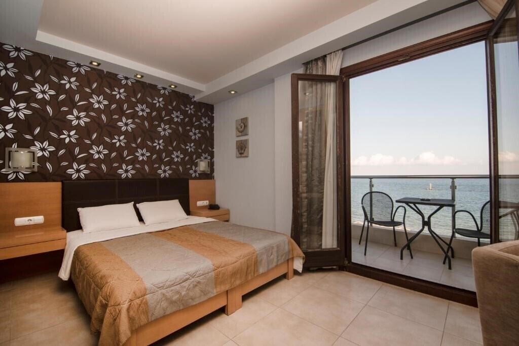 Територія Mistral 3*