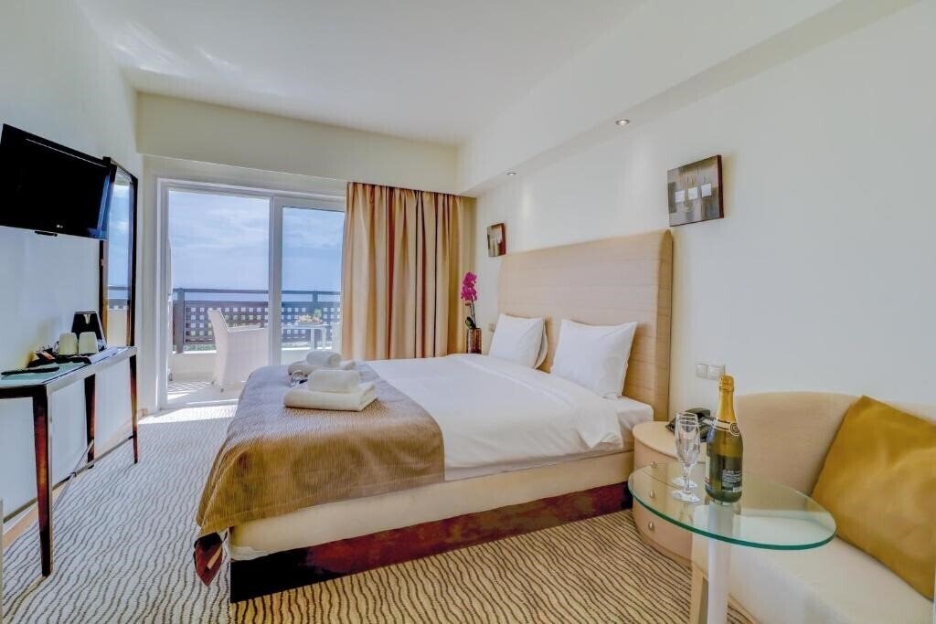 Территория Olympian Bay Grand Resort 4*