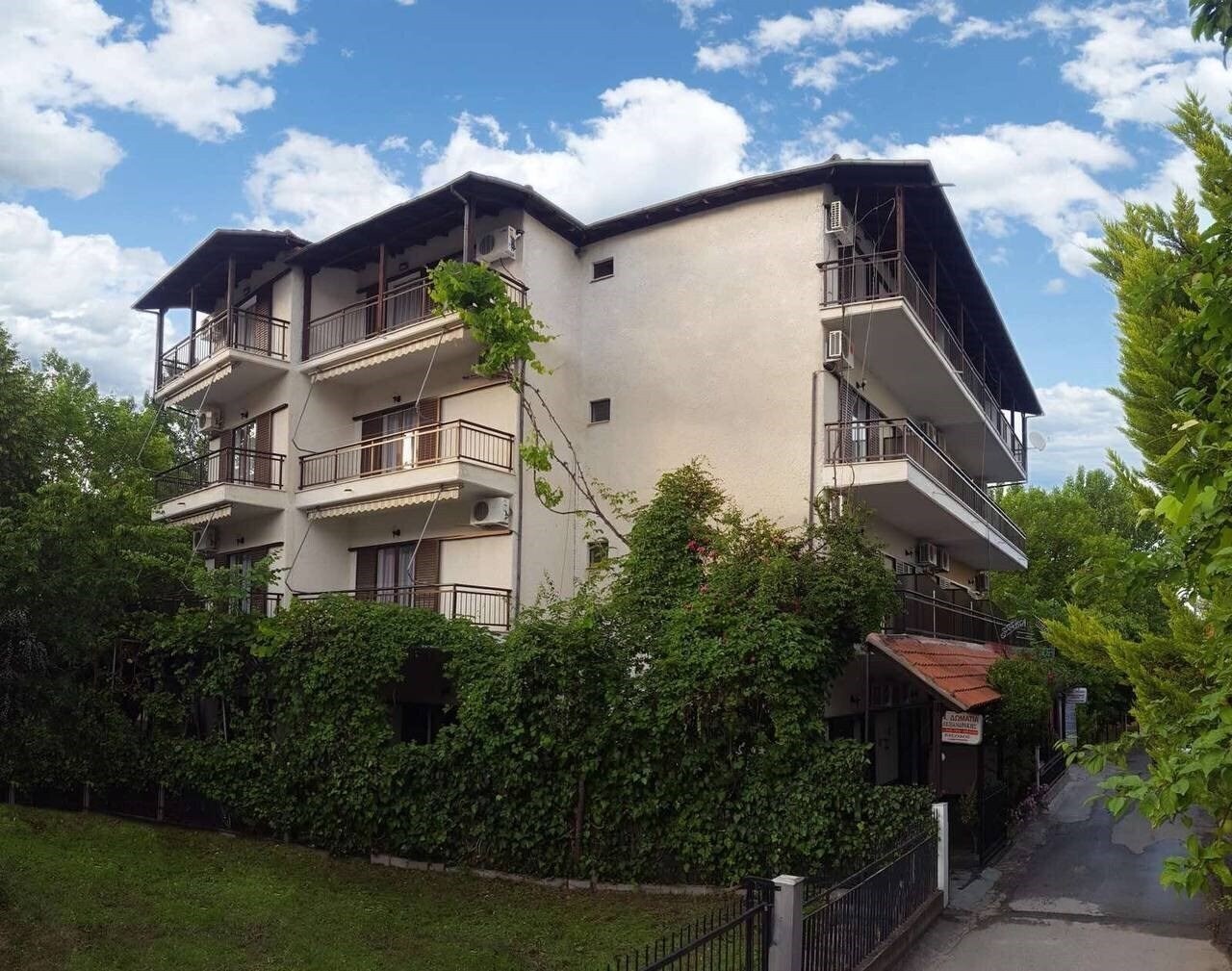 Готель Alexandraki Apartments 3*