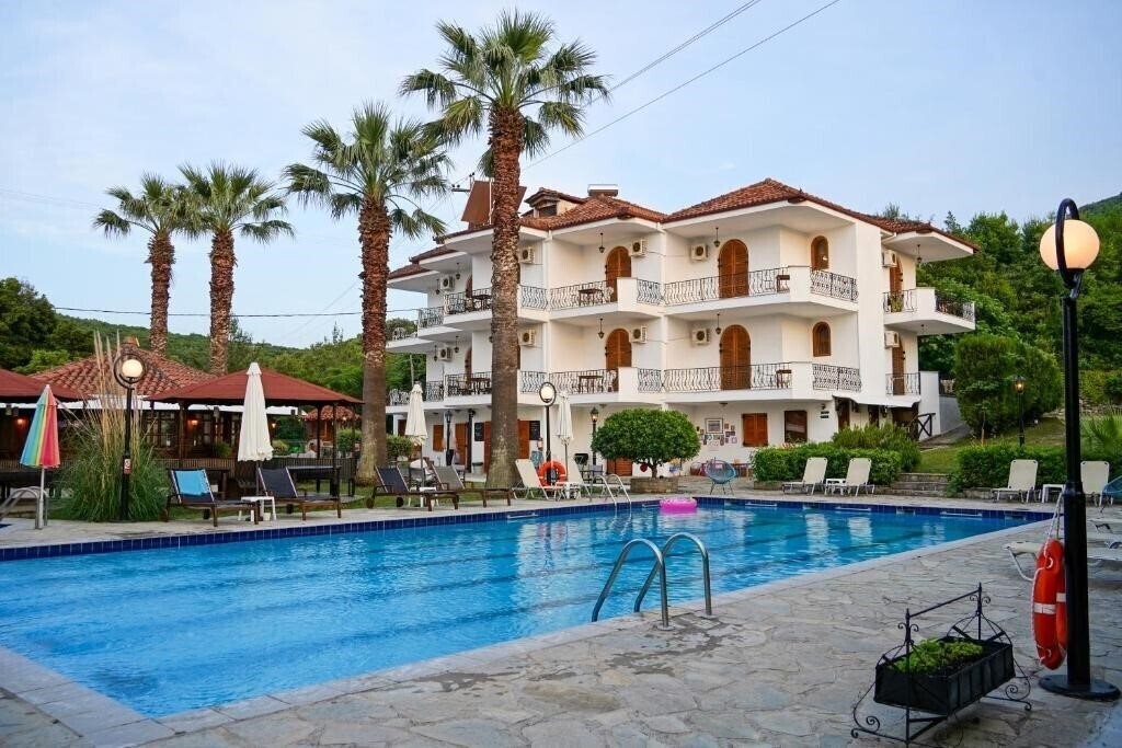 Отель Irida Hotel 3*