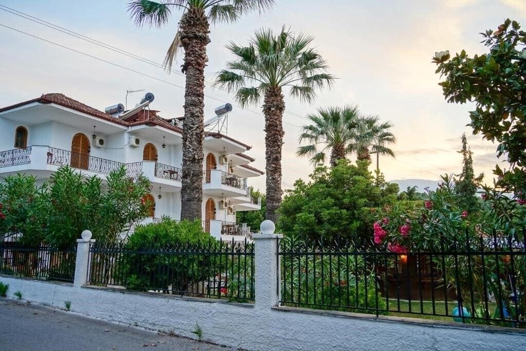 Апартаменты Irida Hotel 3*