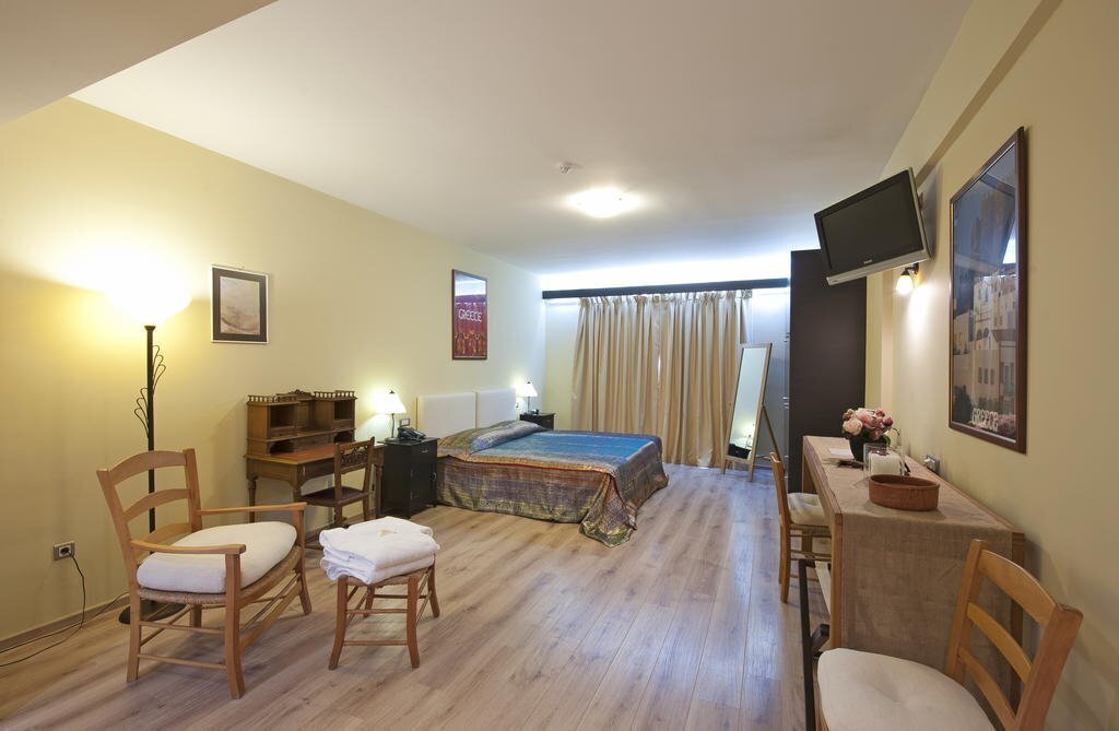 Фото Efplias Aparthotel 4*