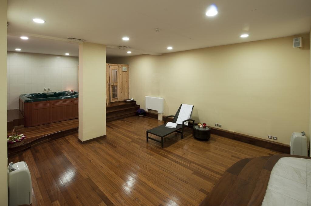 Фотографія Efplias Aparthotel 4*