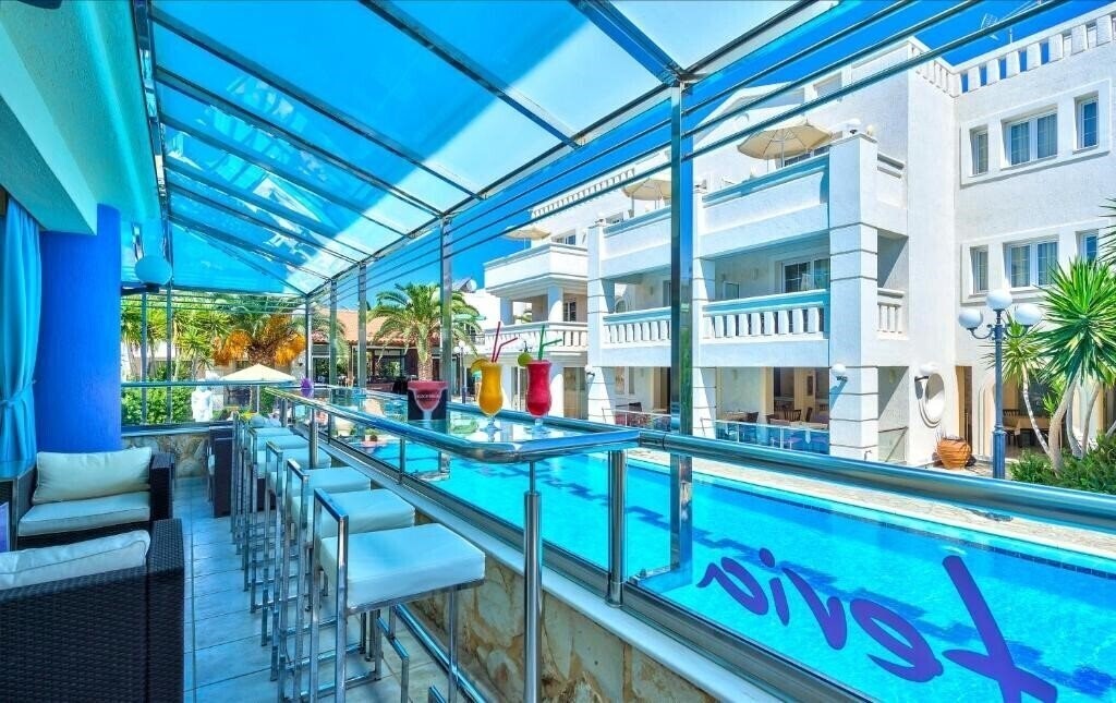 Панорама Castle Suites Hotel 4*