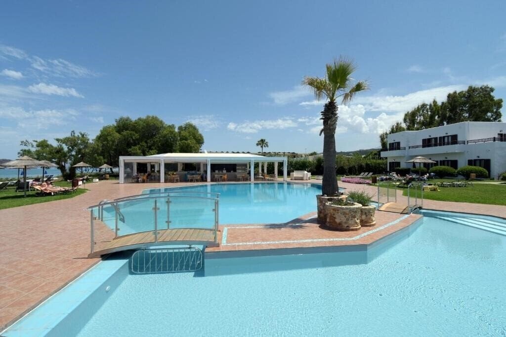 Готель Geraniotis Hotel & Resort 3*