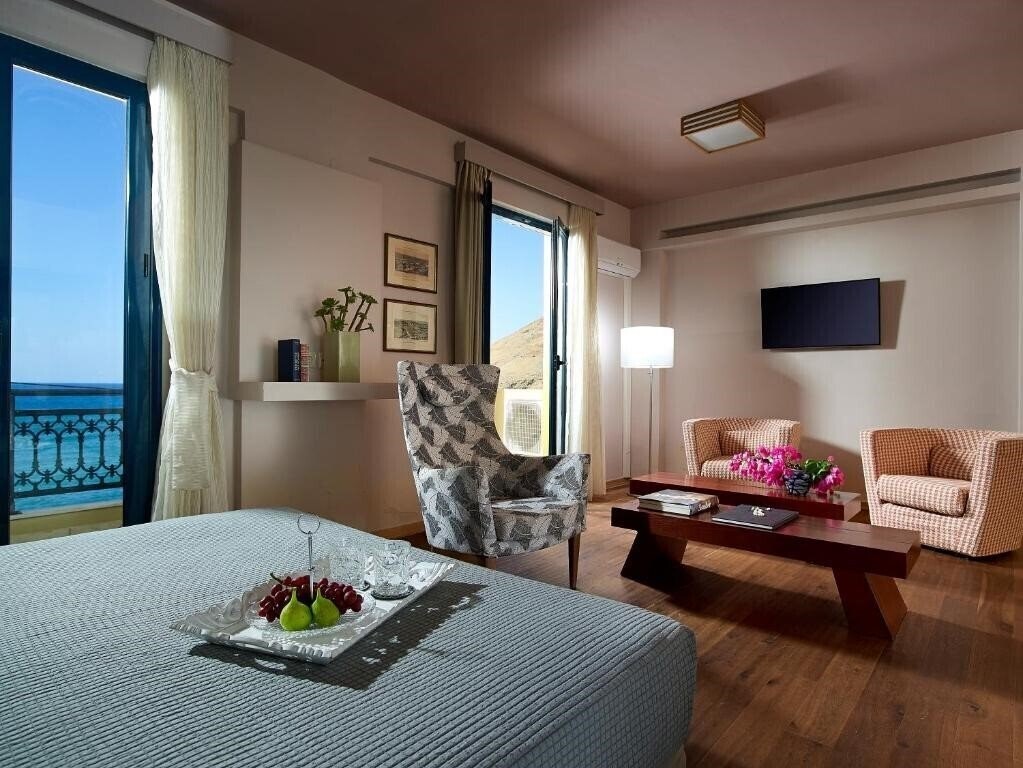 Панорама Marelina Villas 3*