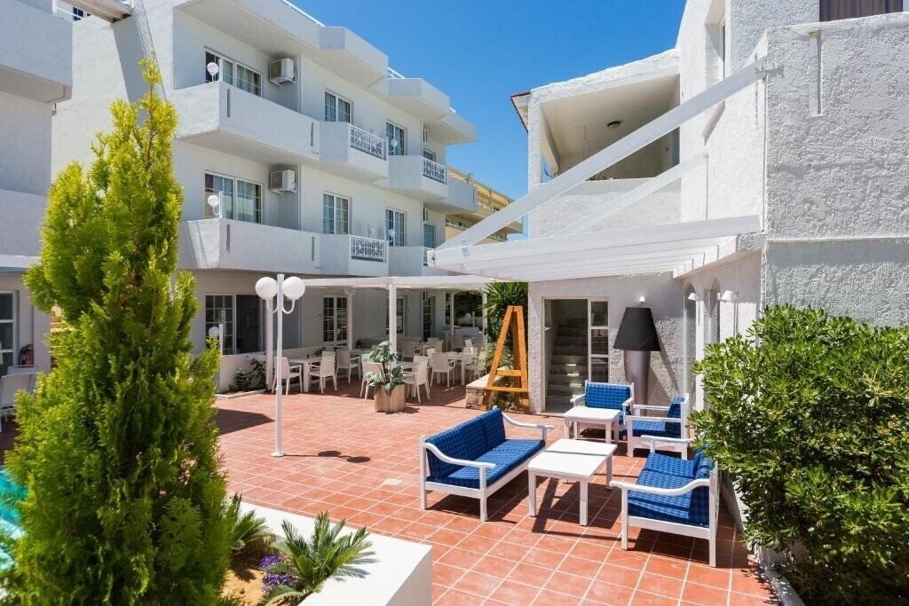 Вид Castello Bianco Hotel 3*