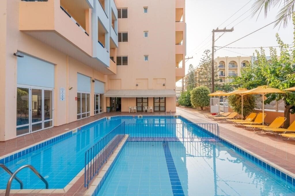 Апартаменти Lefkoniko Beach 3*