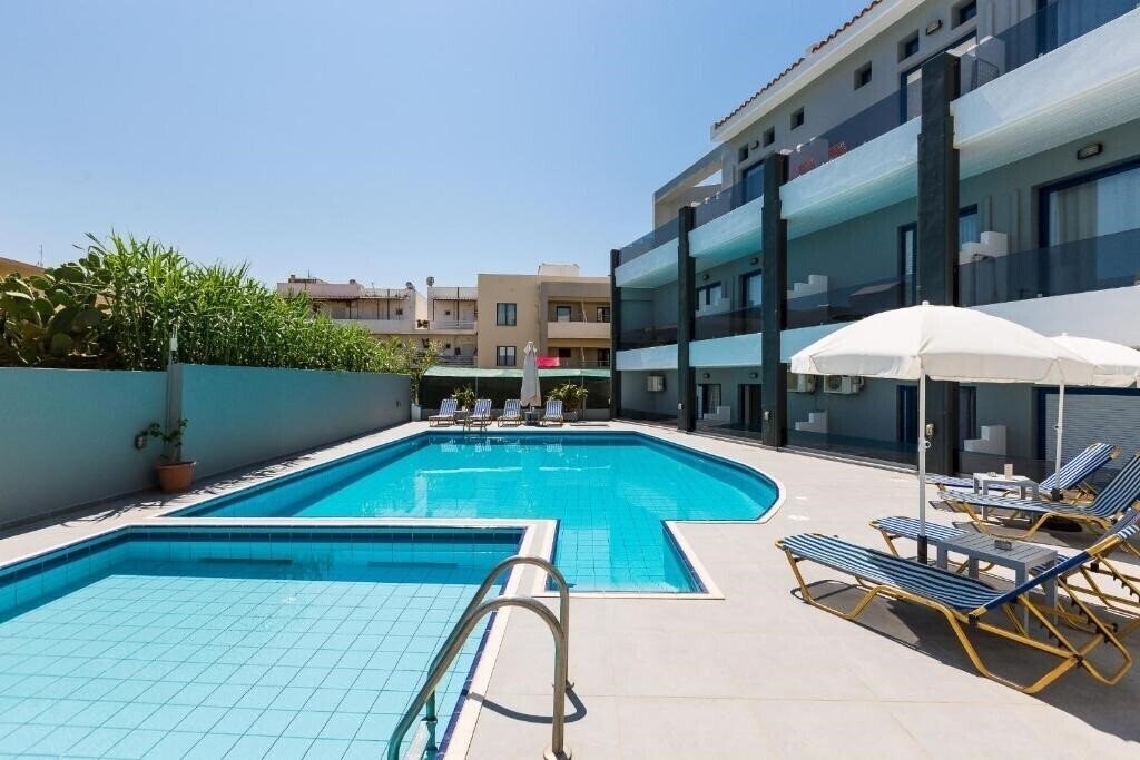 Апартаменти Yacinthos Hotel Apartments 2*