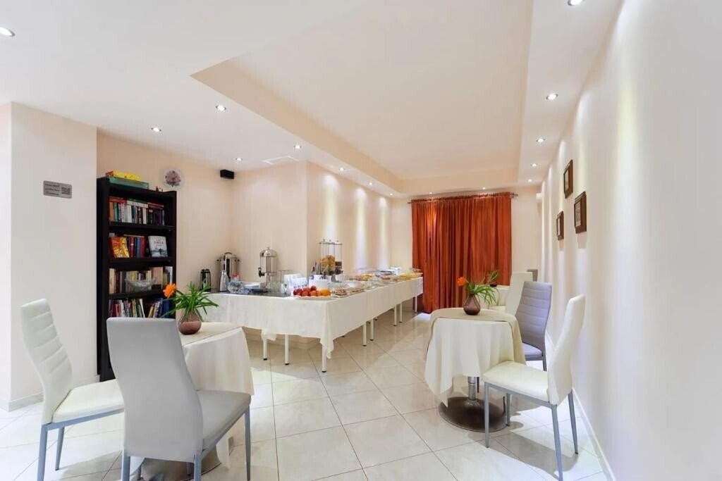 Апартаменты Golden Rose Suites 3*