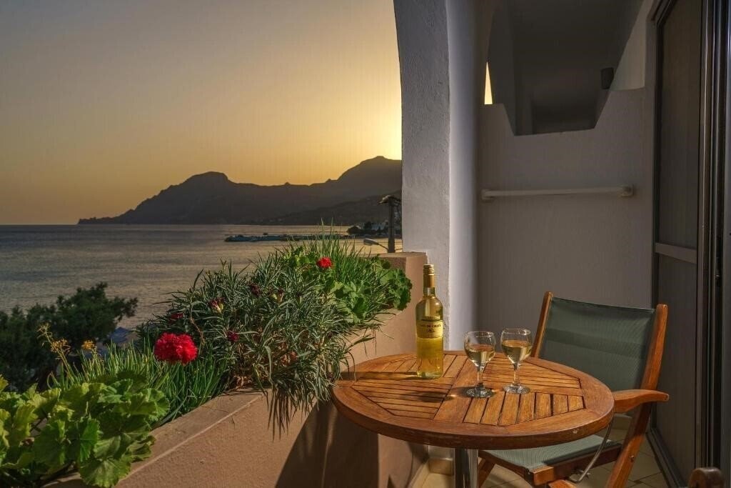 Апартаменти Alianthos Beach Hotel 3*