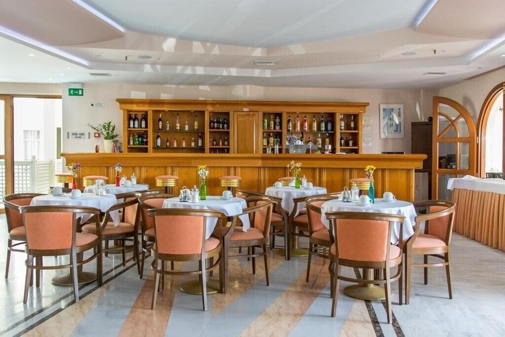 Апартаменти Atlantis Beach Hotel 5*