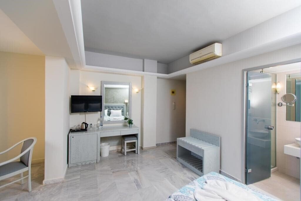 Панорама Atlantis Beach Hotel 5*