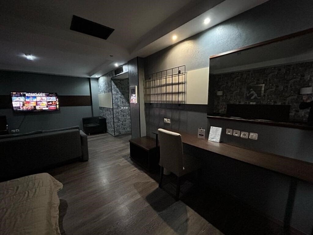 Территория Athina Airport Hotel 3*