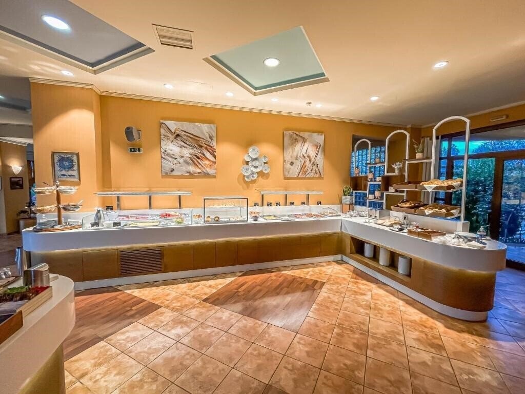 Апартаменты Ambassador Hotel 3*