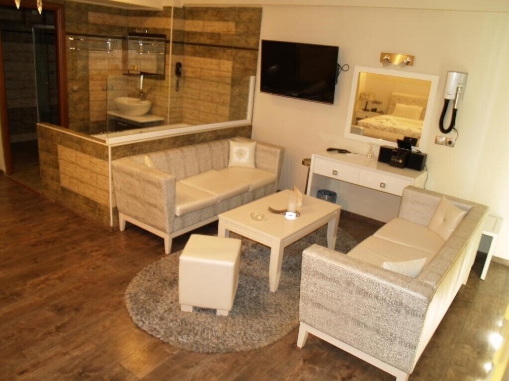 Фотография Kornilios Palace Thessaloniki 4*