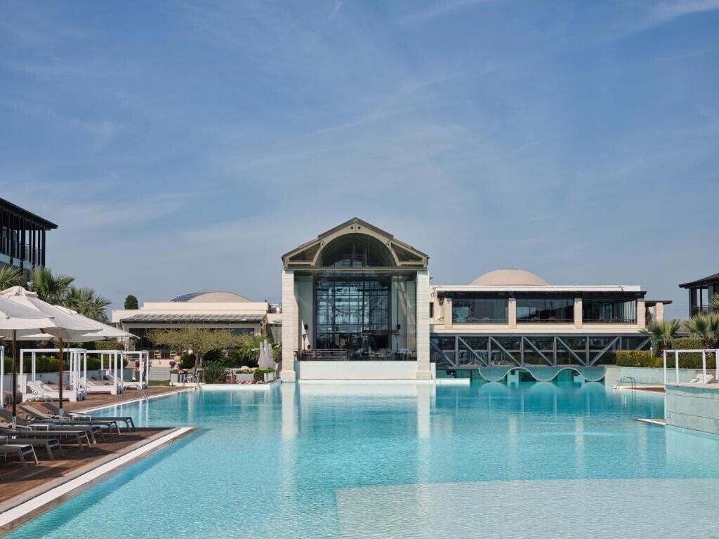 Территория September Hotel Thessaloniki 4*