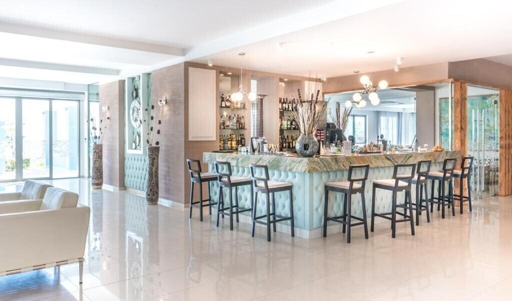 Территория Elinotel Sermilia Resort (ex. Bomo Sermilia Cronwell Resort, Cronwell Sermilia Resort) 5*