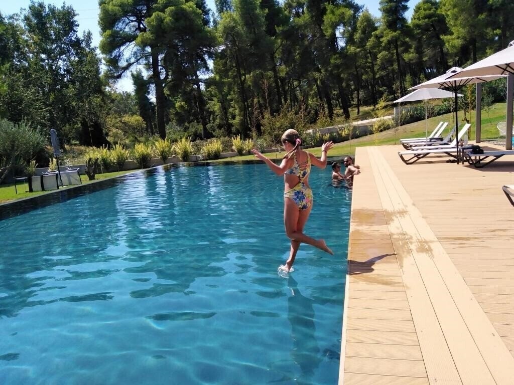 Апартаменти Sani Woods 4*