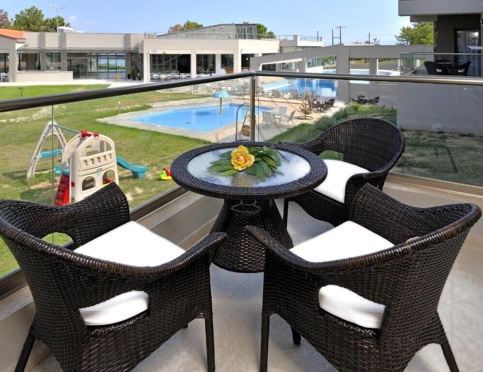 Апартаменти Krotiri Resort 4*