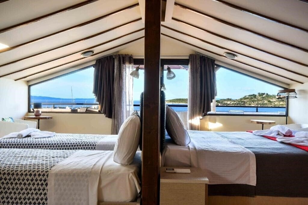 Отель Avra Sithonia 3*