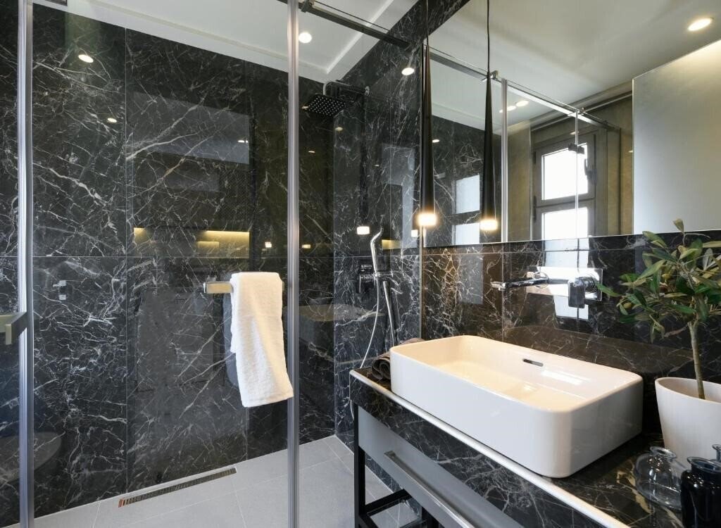 Фотография Serenity Suites 4*