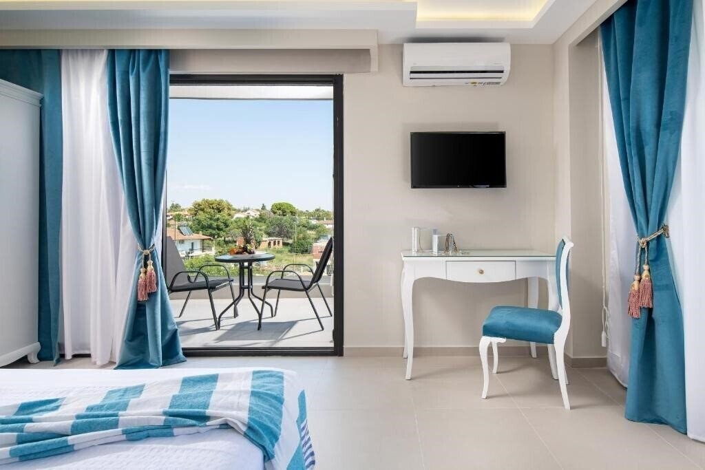 Панорама Light Blue Luxury Apartments 3*