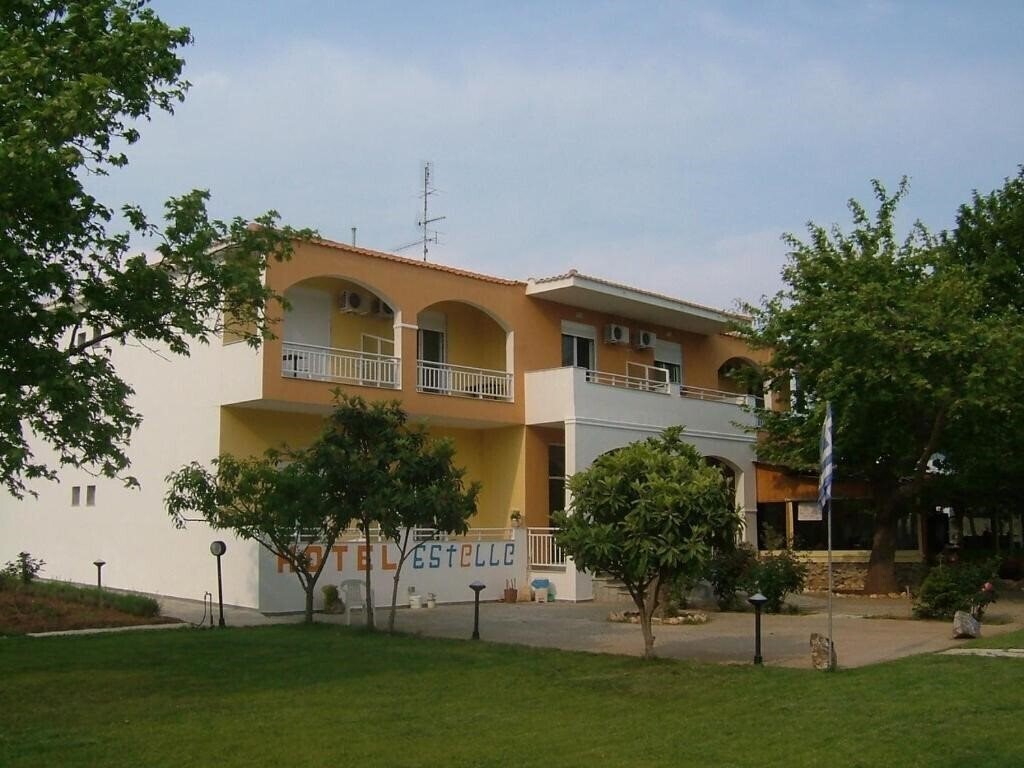 Апартаменты Estelle Hotel 2*