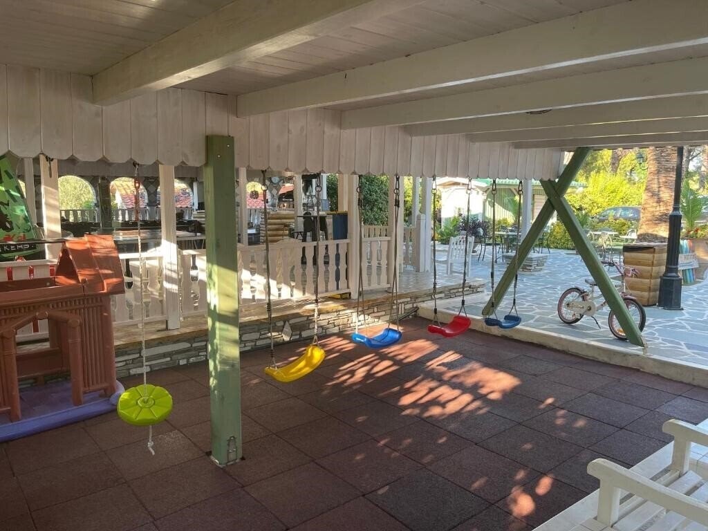 Территория Diaporos Hotel 3*