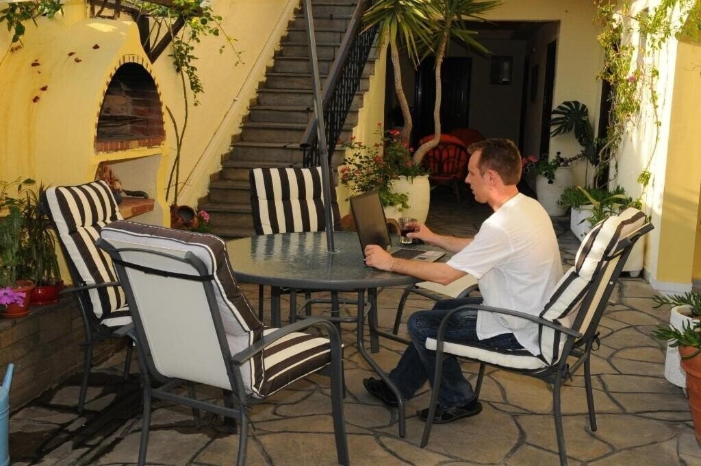 Территория Petunia Hotel 2*