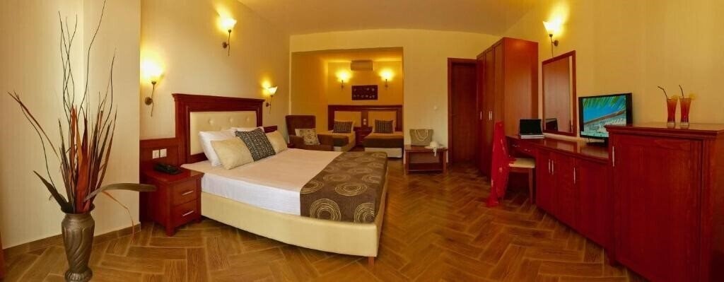 Вид Village Mare 4*