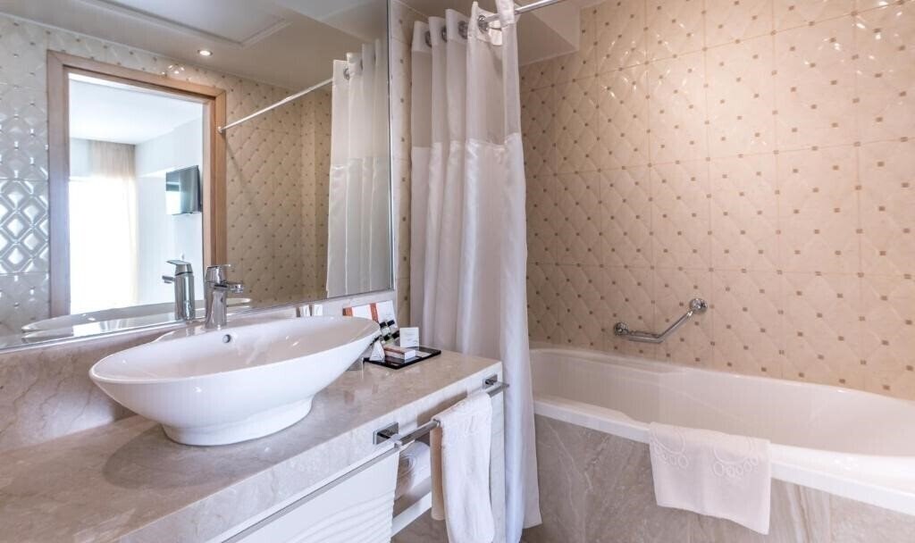 Фотография Elinotel Sermilia Resort 5*